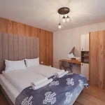 J Z Sauna, Sun & Snow Апартаменты *